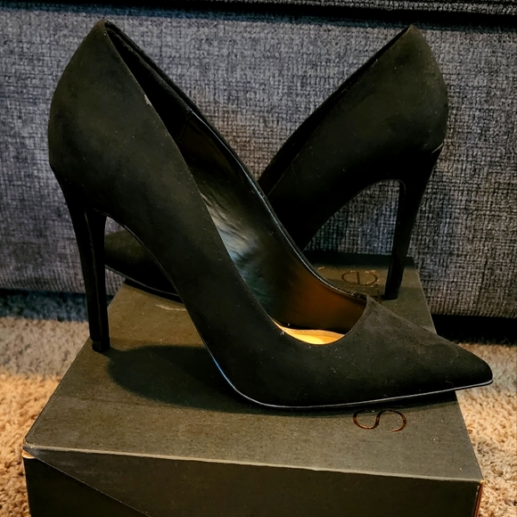 Black fuax suede heel - Picture 1 of 3